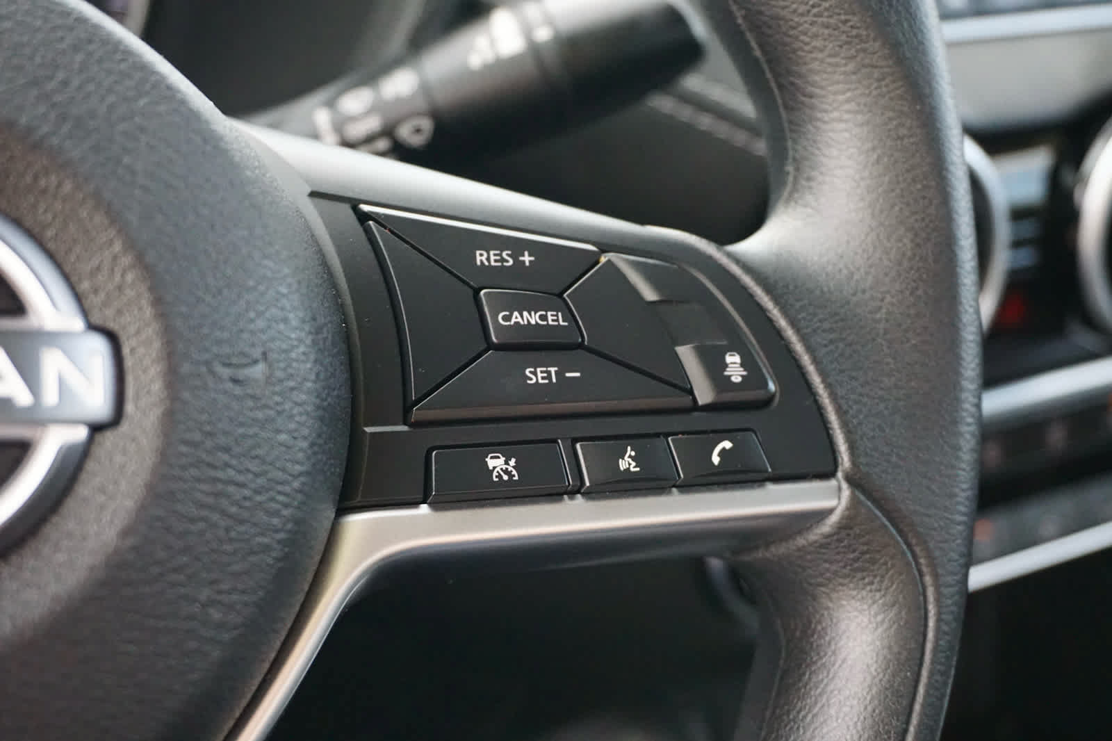 Used 2025 Nissan Sentra SV FWD image 18
