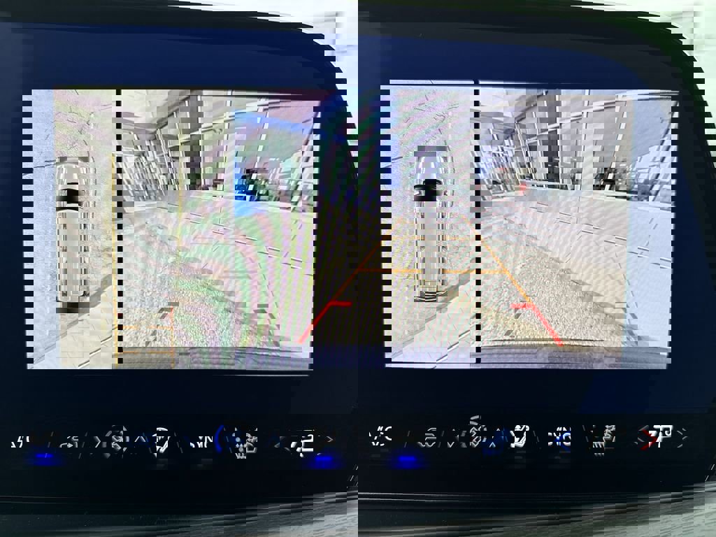 Certified 2025 Chevrolet Suburban Z71 image 18