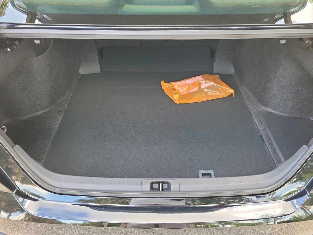 Used 2026 Toyota Camry SE image 9