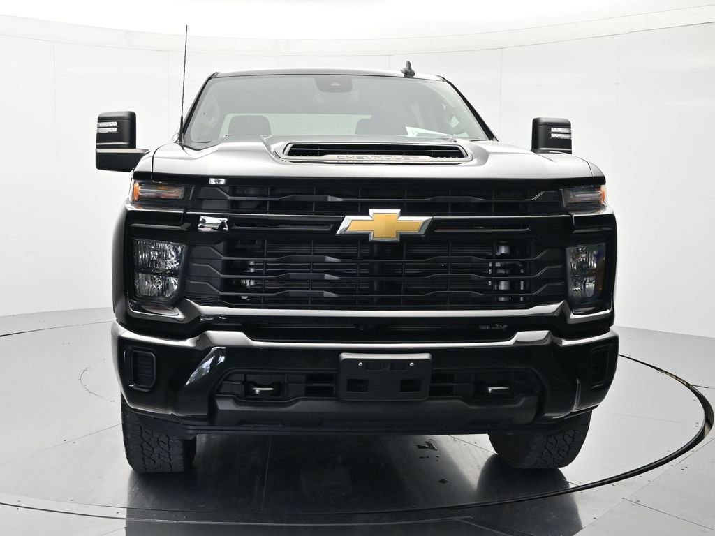 Used 2024 Chevrolet Silverado 2500 Custom w/ Custom Value Package AWD/4WD image 2