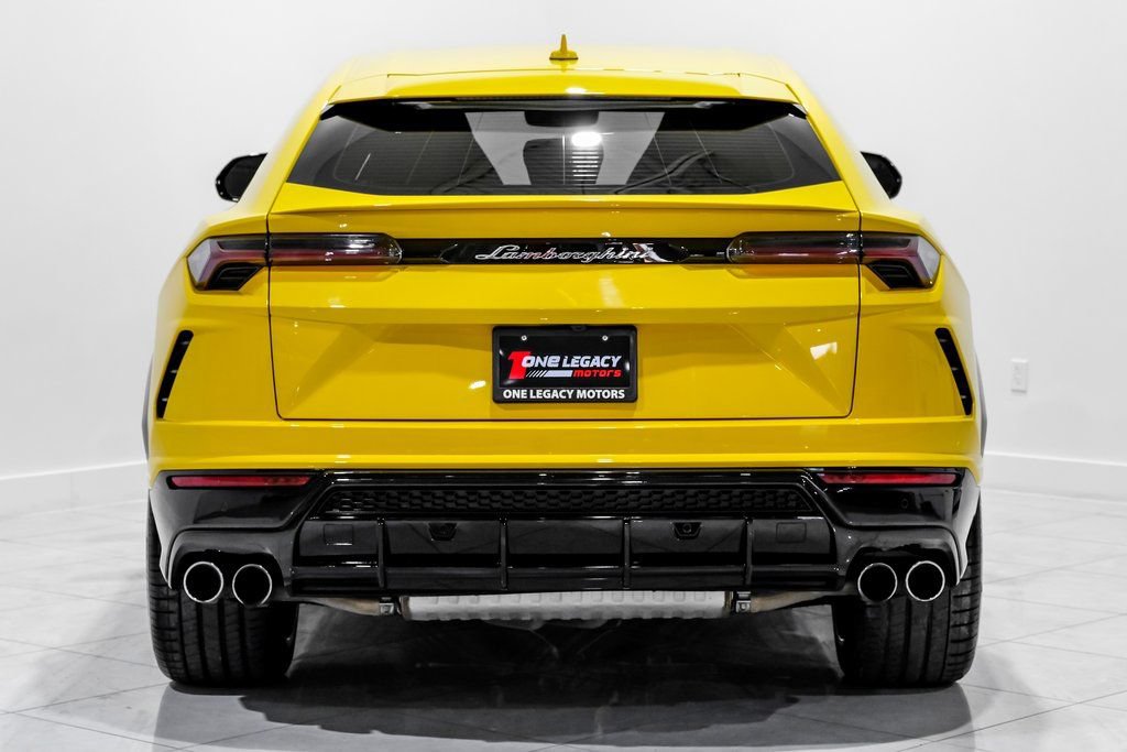 Used 2022 Lamborghini Urus AWD/4WD image 9