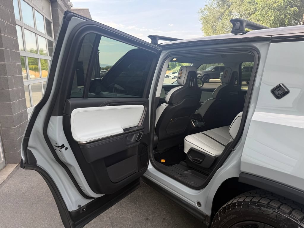 Used 2023 Rivian R1S Adventure AWD/4WD image 28