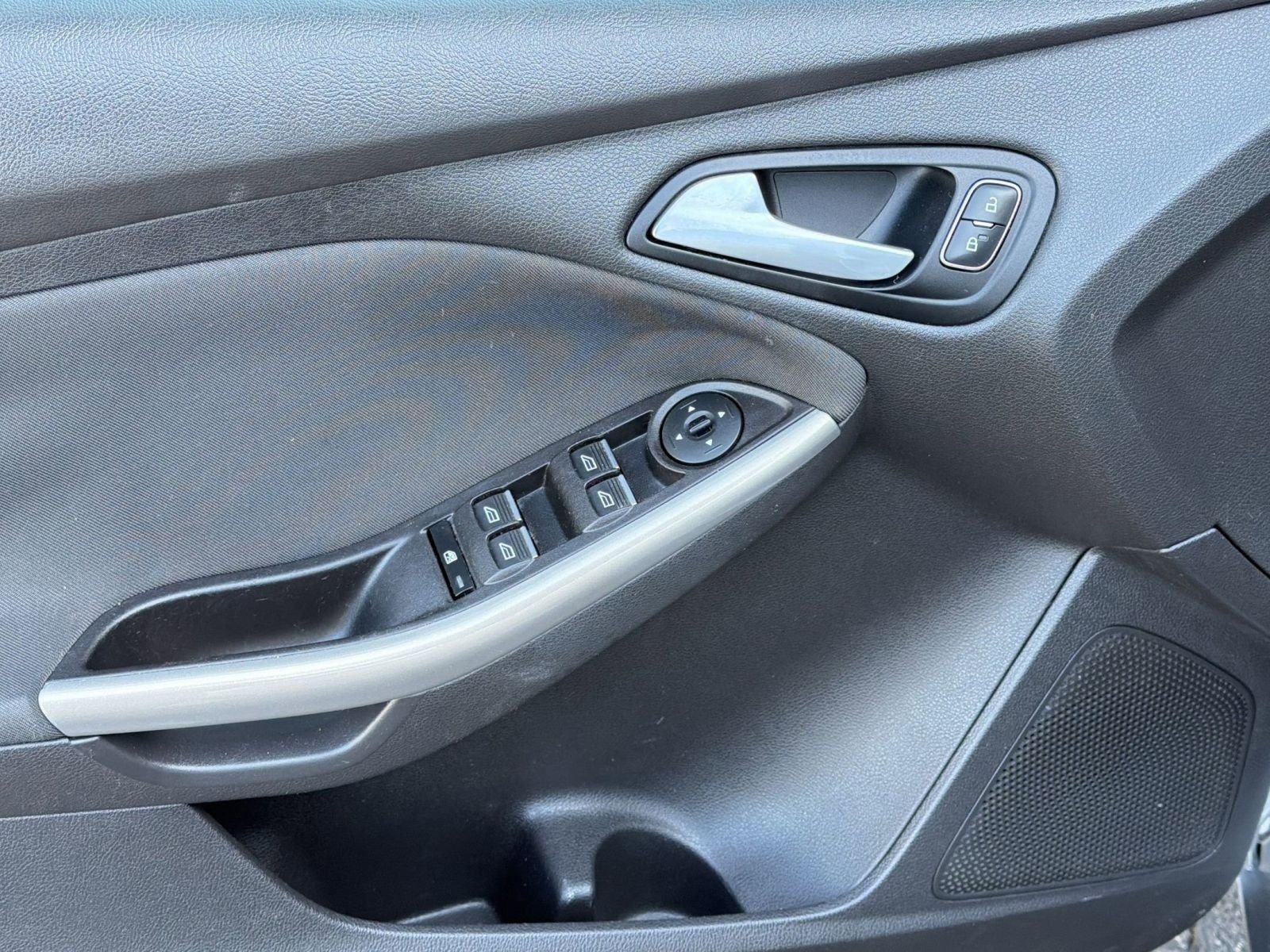 Used 2018 Ford Focus Titanium FWD image 13