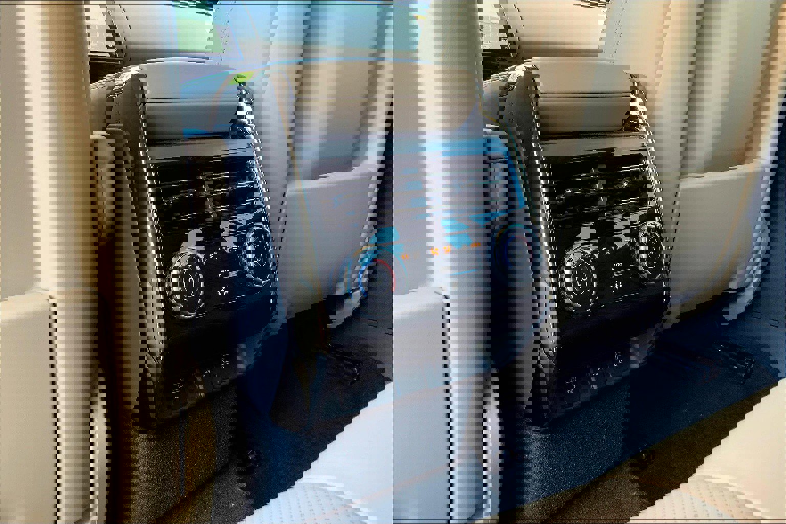 New 2025 Land Rover Range Rover Sport SE image 18