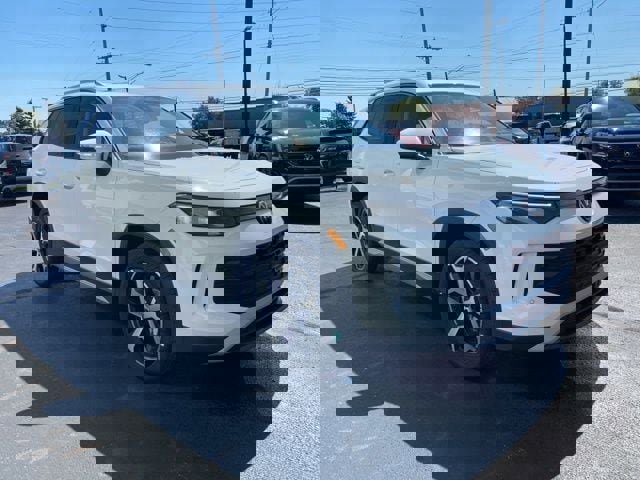 New 2025 Volkswagen Tiguan SE image 8