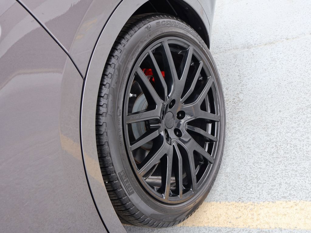 Used 2022 Maserati Levante Modena AWD/4WD image 37