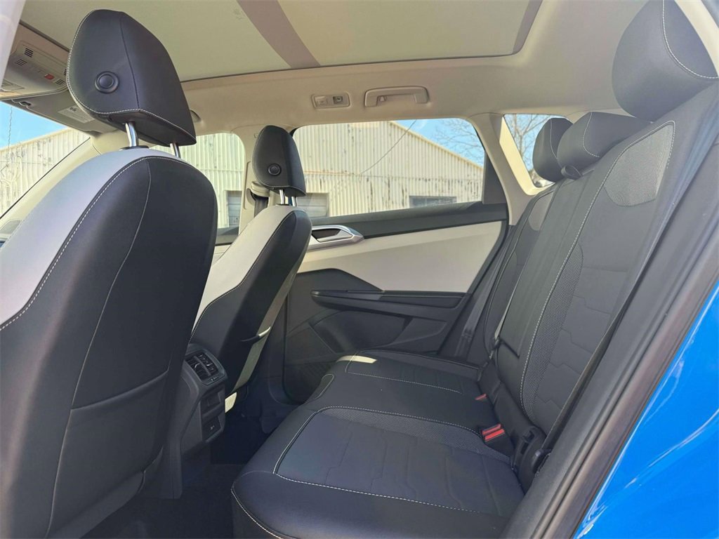 Used 2025 Volkswagen Taos SE w/ Panoramic Sunroof Package image 22