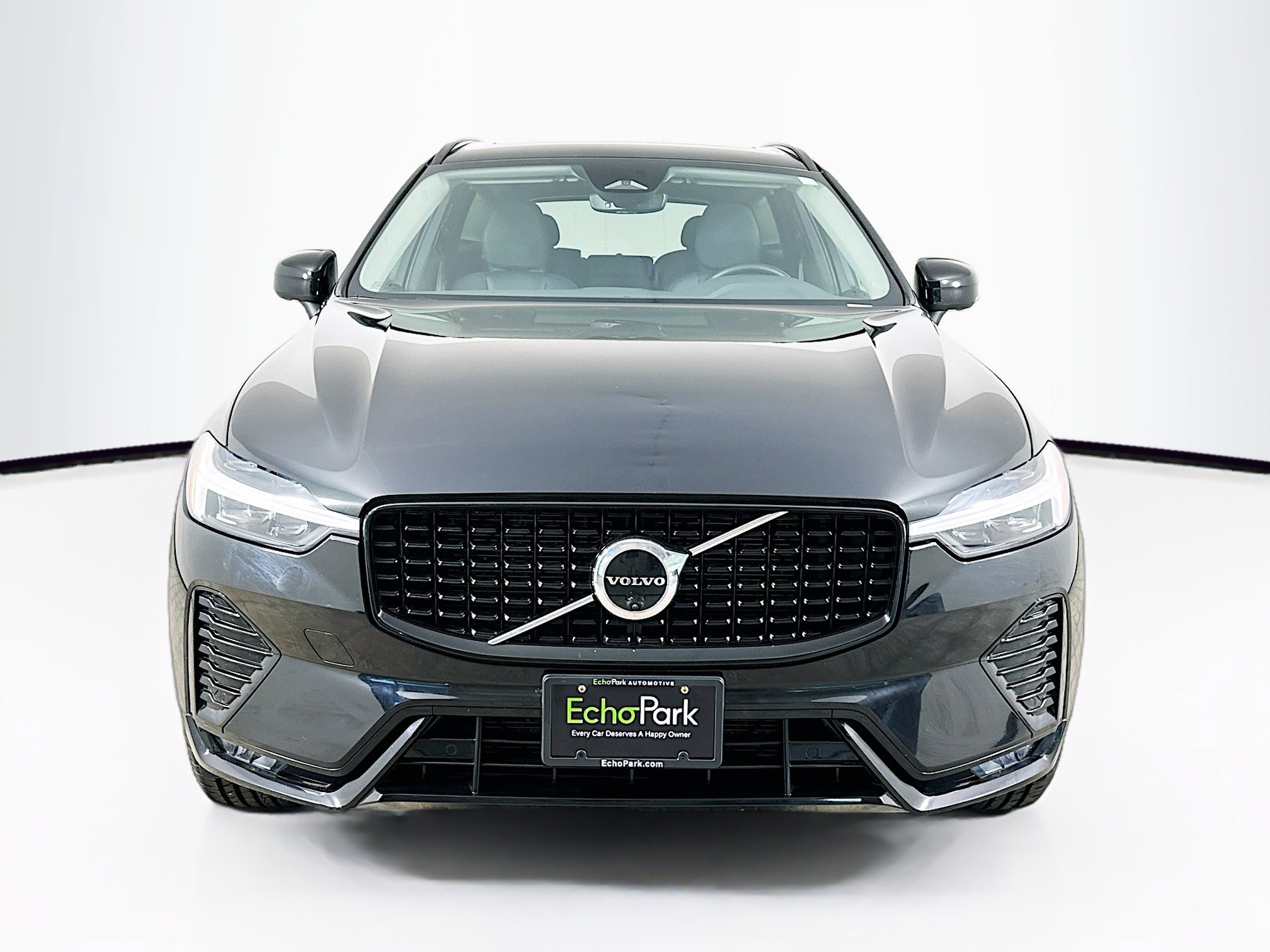 Used 2025 Volvo XC60 B5 Plus image 2