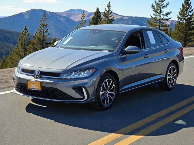 Used 2025 Volkswagen Jetta SE image 4