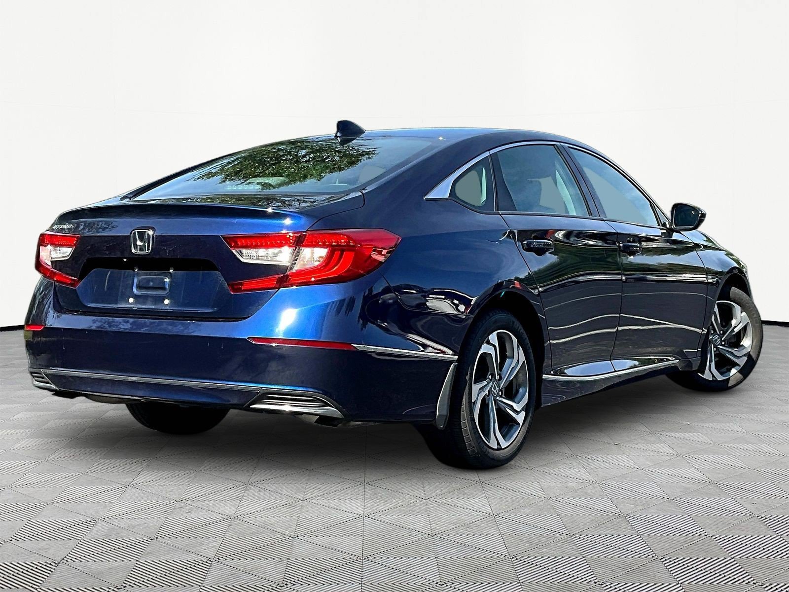 Used 2018 Honda Accord EX-L image 6