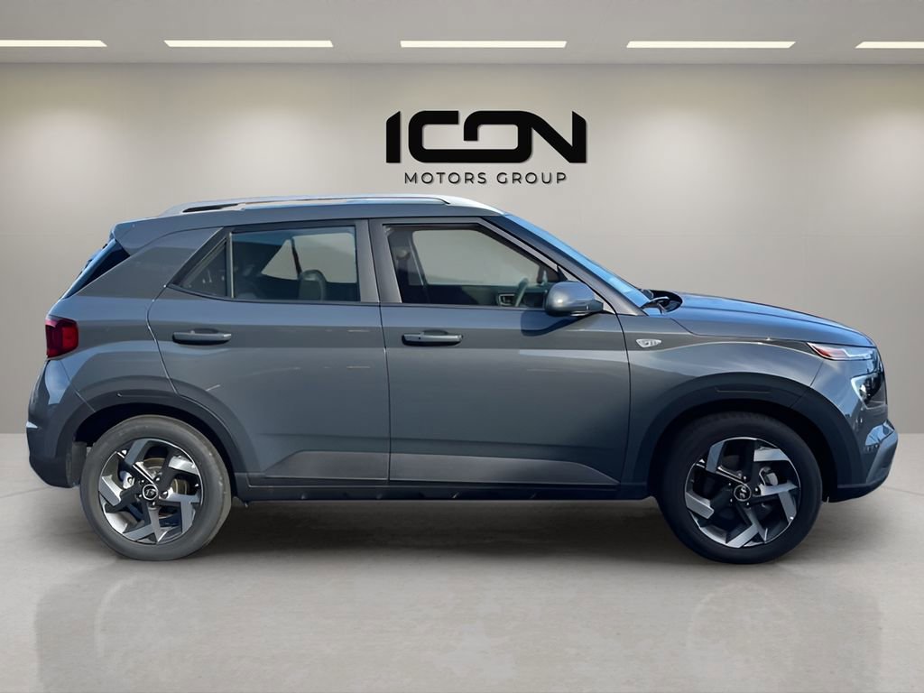 Used 2025 Hyundai Venue SEL FWD image 6