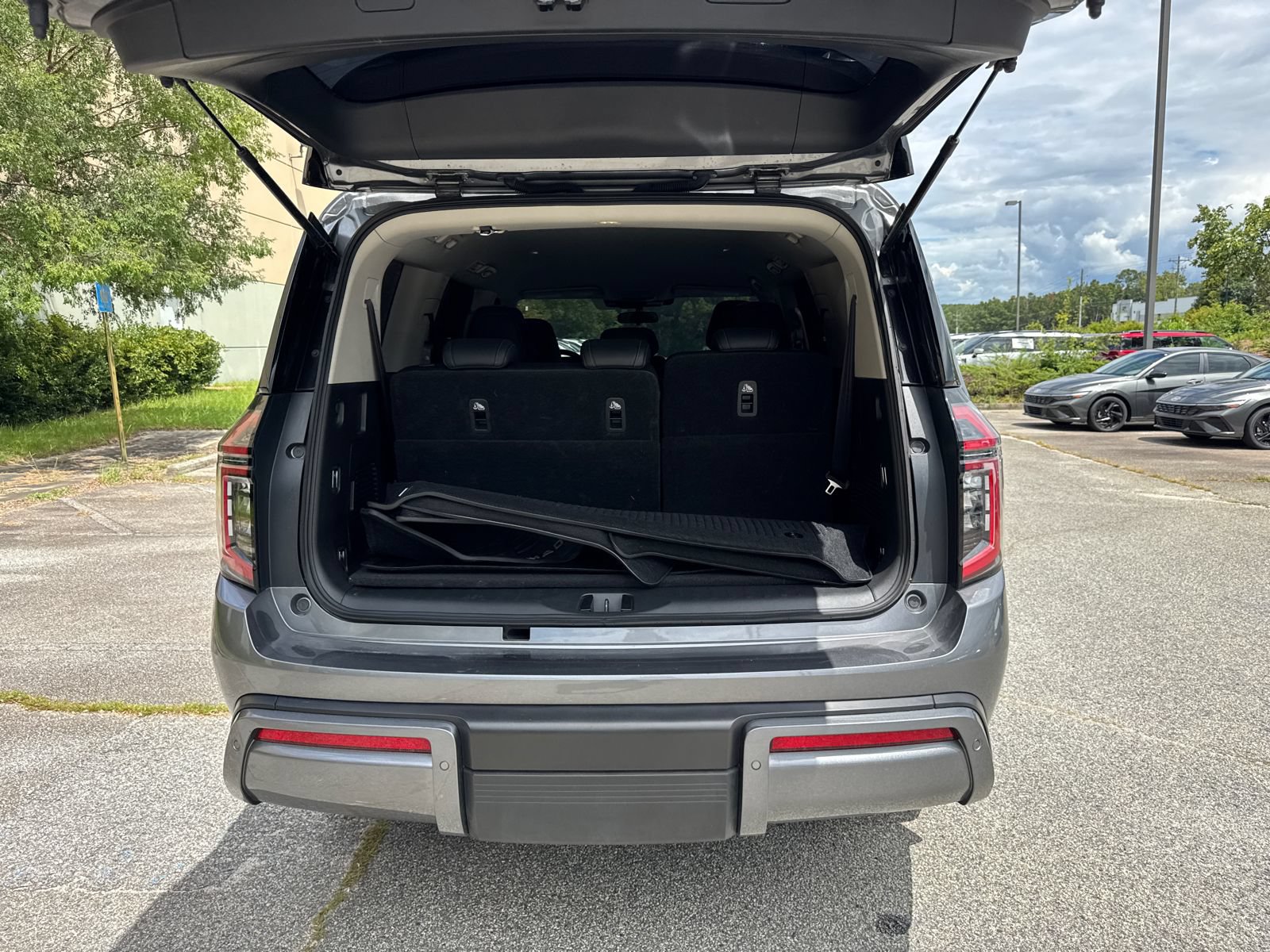 Used 2025 Nissan Armada SV RWD image 18