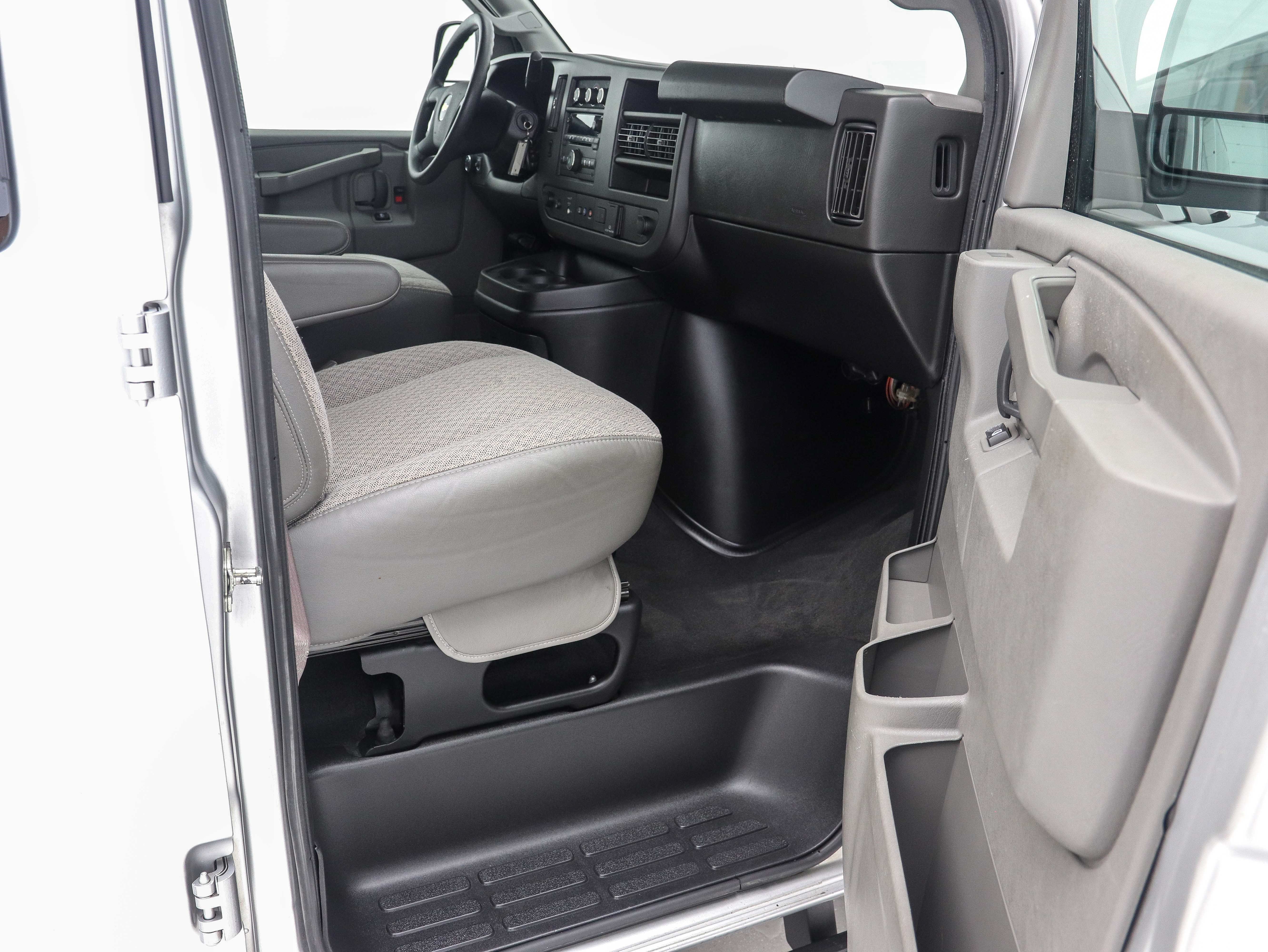 Used 2019 Chevrolet Express 3500 LT w/ LT Preferred Equipment Group RWD image 15