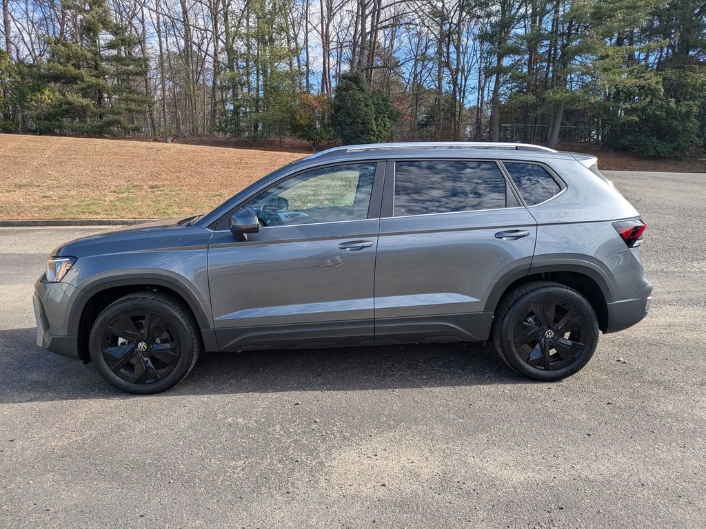 New 2026 Volkswagen Taos SE image 7