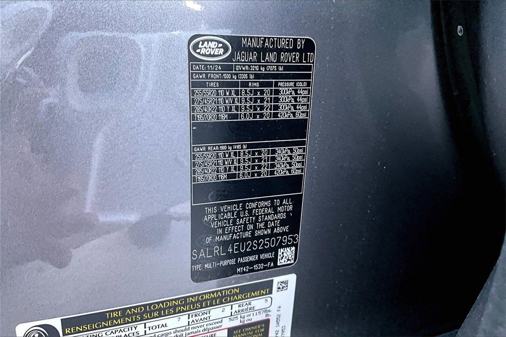 New 2025 Land Rover Discovery Dynamic SE image 8