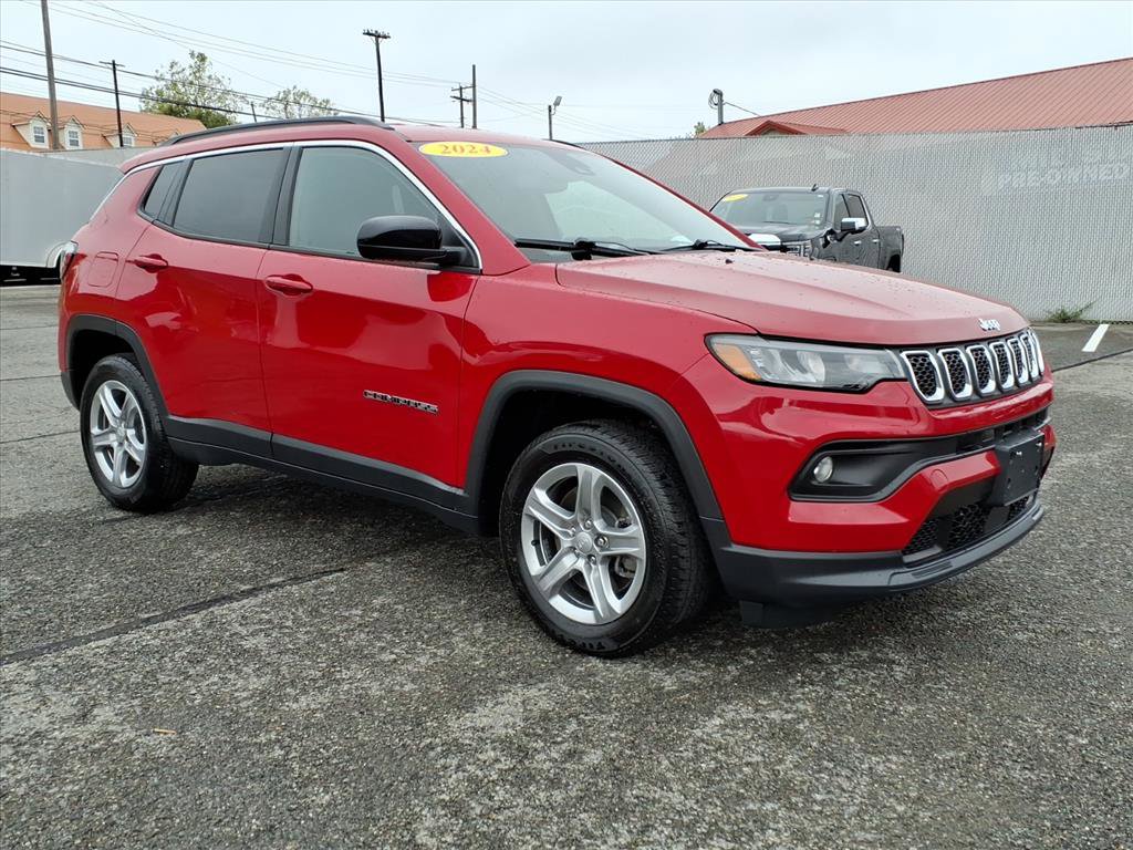 Used 2024 Jeep Compass Latitude image 8