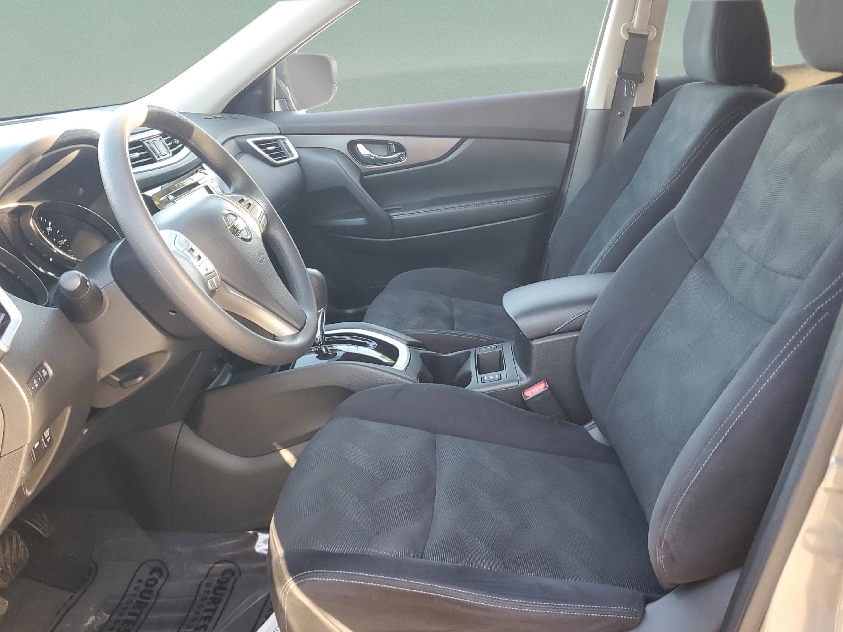 Used 2016 Nissan Rogue SV w/ SV Premium Package image 20