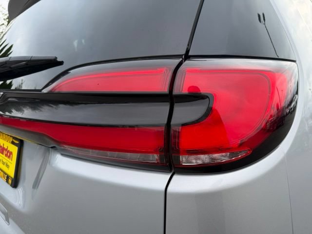 Used 2024 Chrysler Pacifica Limited FWD image 14