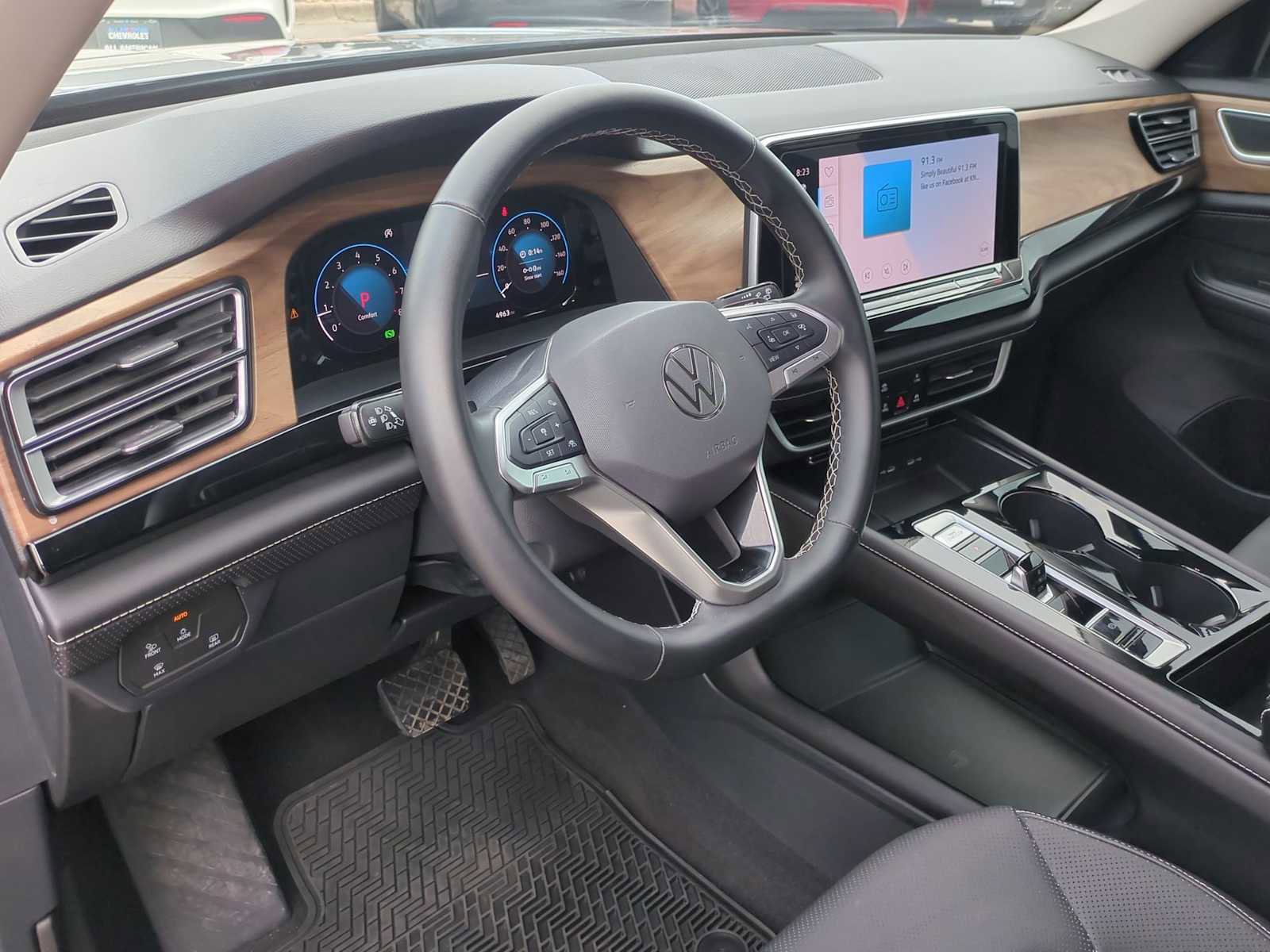 Used 2024 Volkswagen Atlas SE w/ Black Wheel Package FWD image 10