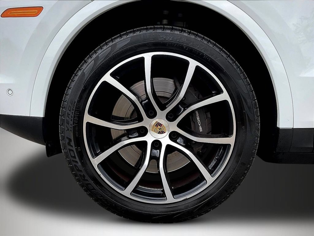 Used 2022 Porsche Cayenne AWD/4WD image 32