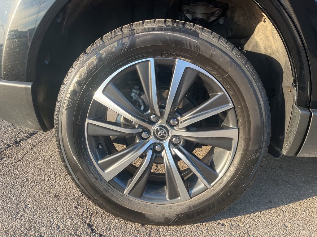 Used 2021 Toyota Venza LE w/ Carpet Mat Package (TMS) image 17