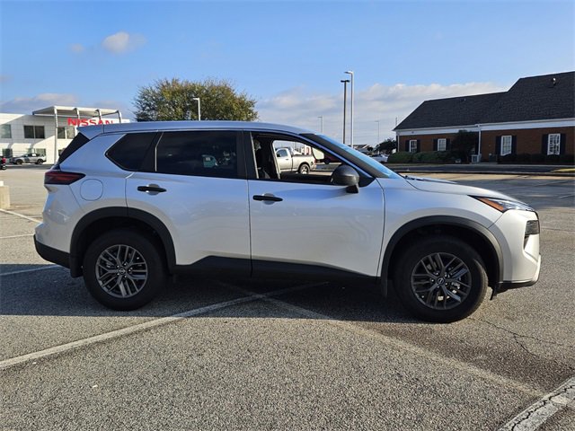 Used 2025 Nissan Rogue S image 13