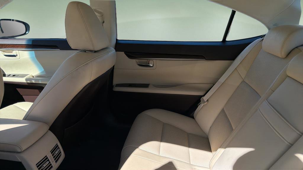 Used 2016 Lexus ES 350 w/ Navigation System Package image 17