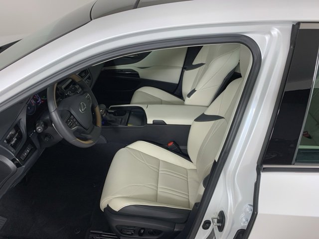Used 2025 Lexus ES 350 Ultra Luxury w/ Accessory Package (Z2) image 32
