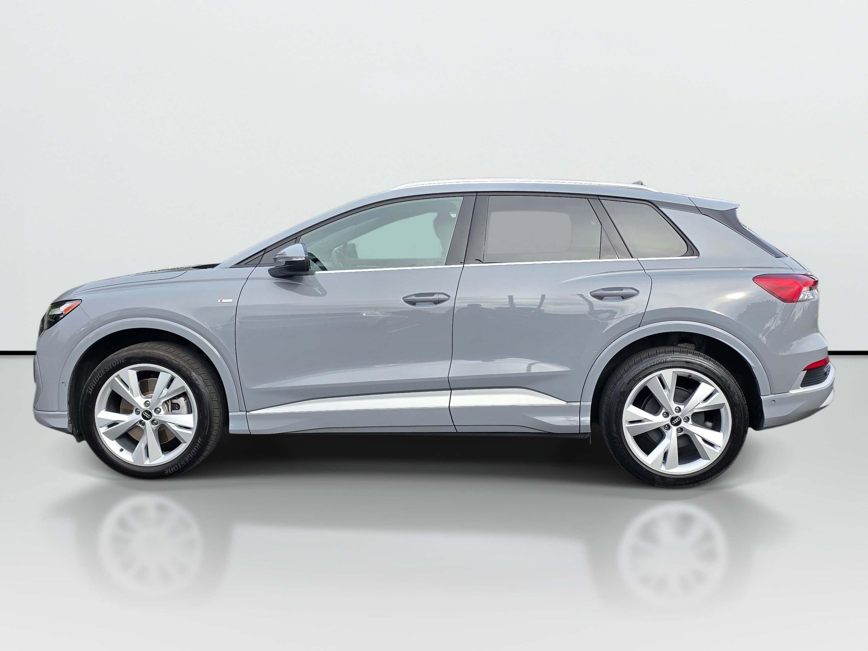 Used 2023 Audi Q4 e-tron Premium Plus AWD/4WD image 2