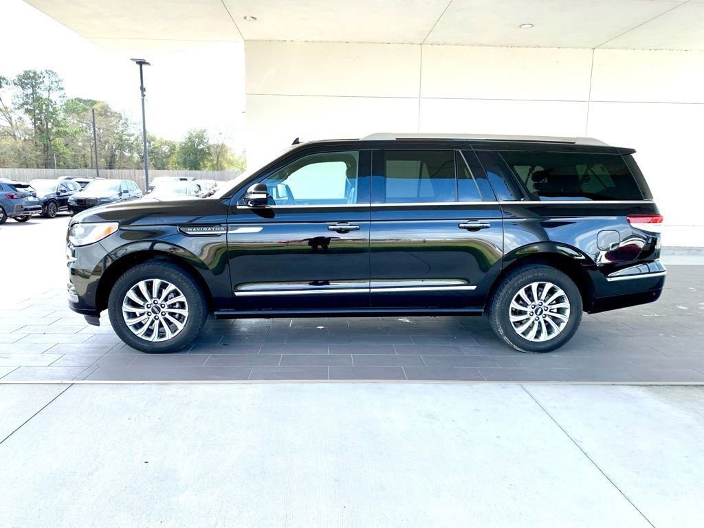 Used 2024 Lincoln Navigator L Premiere image 8
