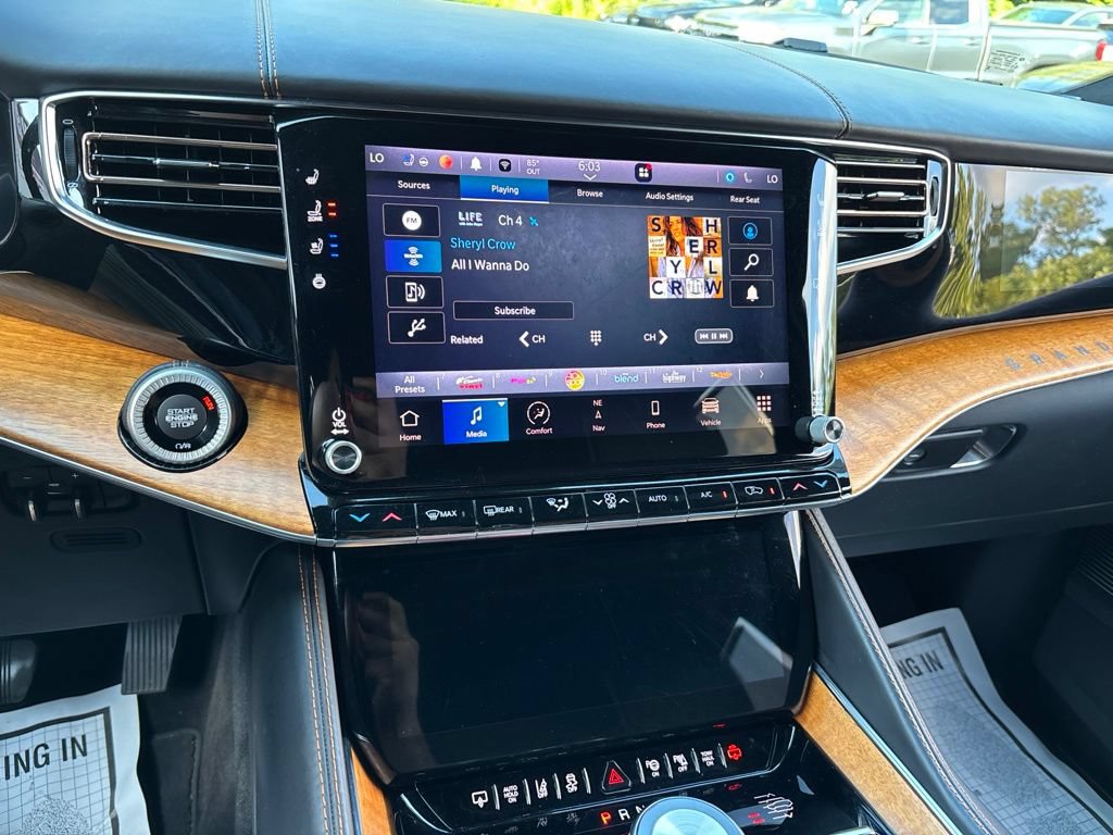 Used 2022 Jeep Grand Wagoneer Series III w/ Rear Seat Video Group 1 AWD/4WD image 41