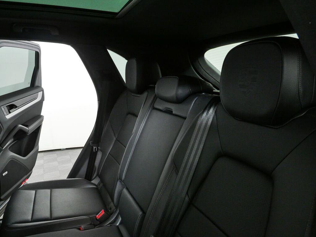 Certified 2026 Porsche Cayenne S AWD/4WD image 22