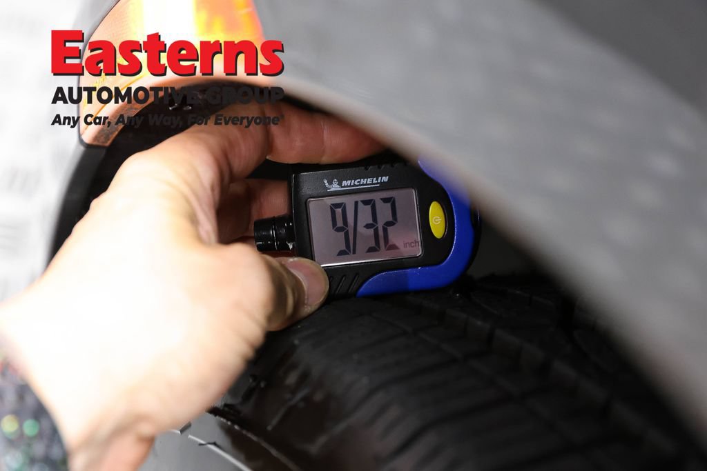 Used 2022 Chrysler Voyager LX FWD image 27