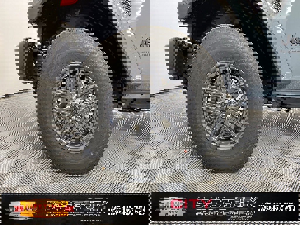 New 2025 Jeep Gladiator Sport image 9