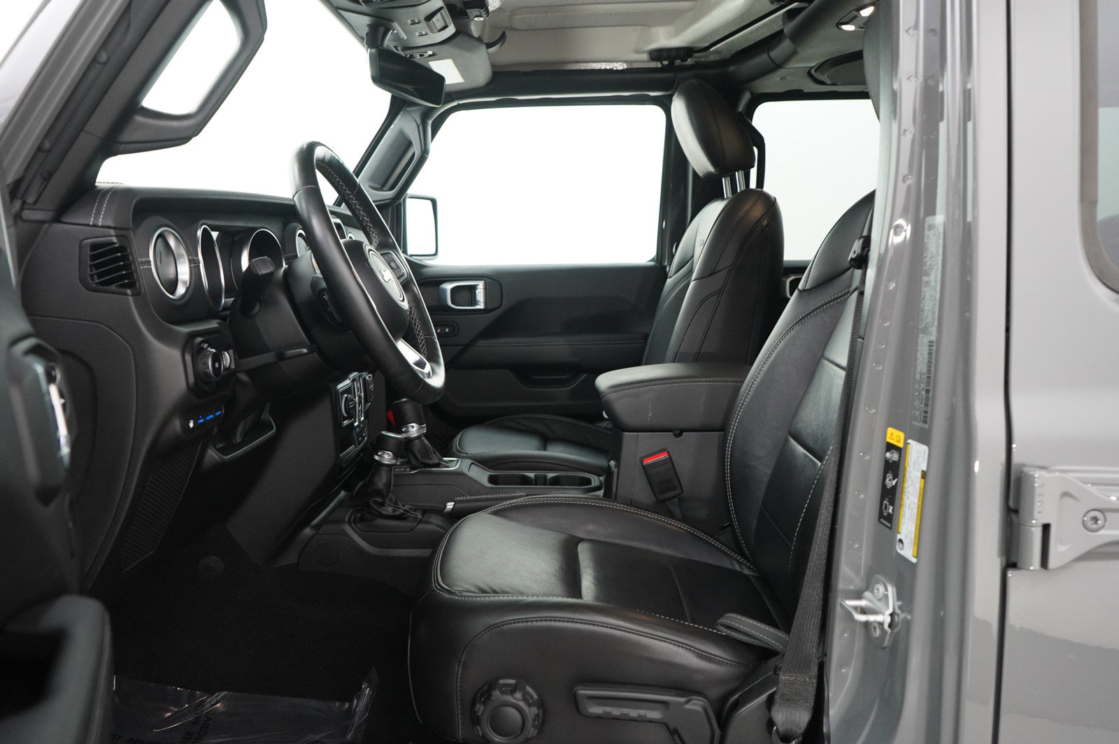 Used 2023 Jeep Wrangler Unlimited Sahara w/ Cold Weather Group image 18