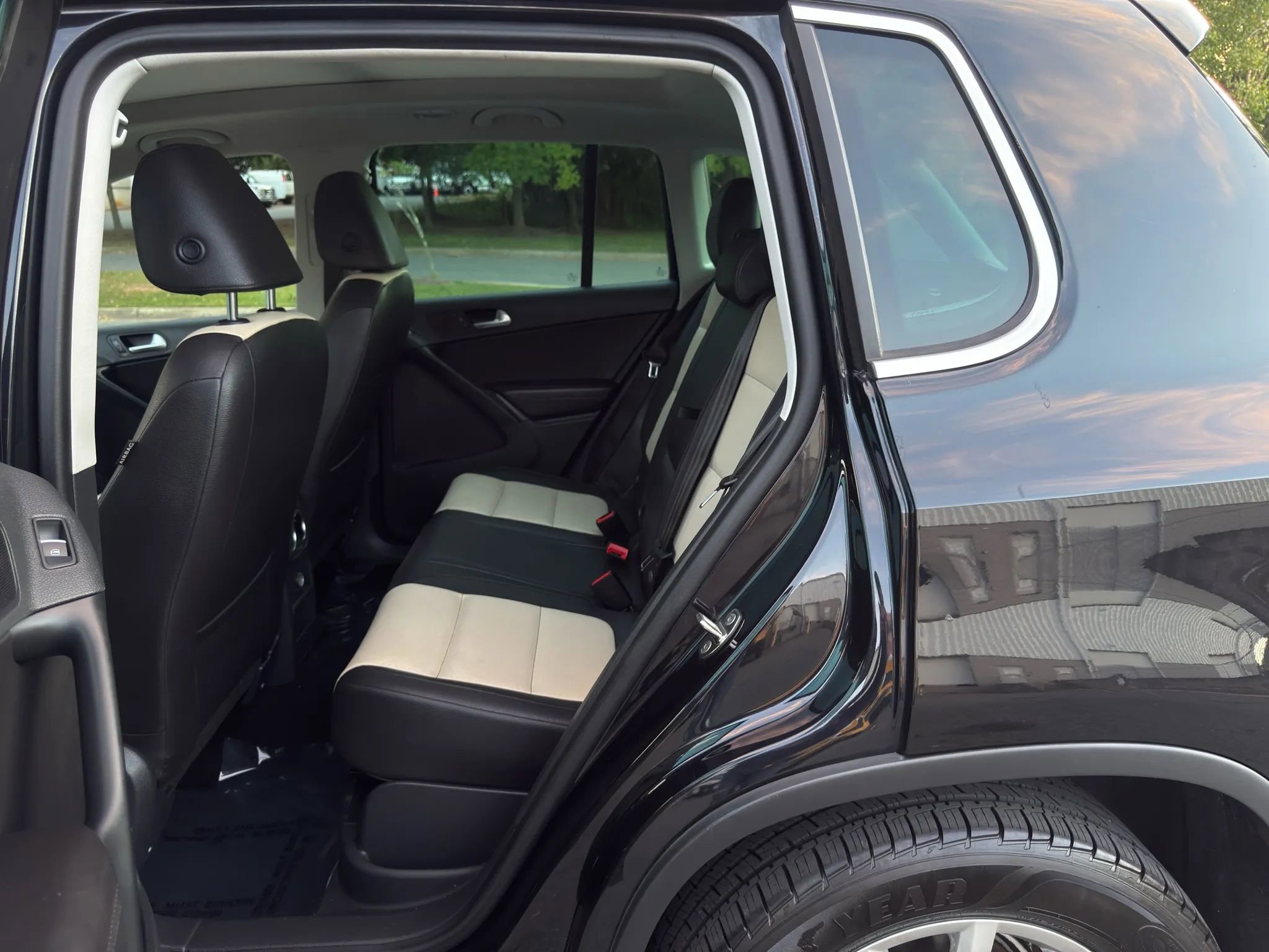 Used 2017 Volkswagen Tiguan Wolfsburg Edition image 20