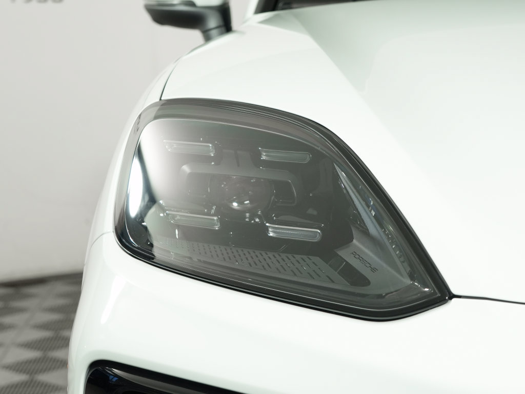 New 2026 Porsche Cayenne Coupe AWD/4WD image 11