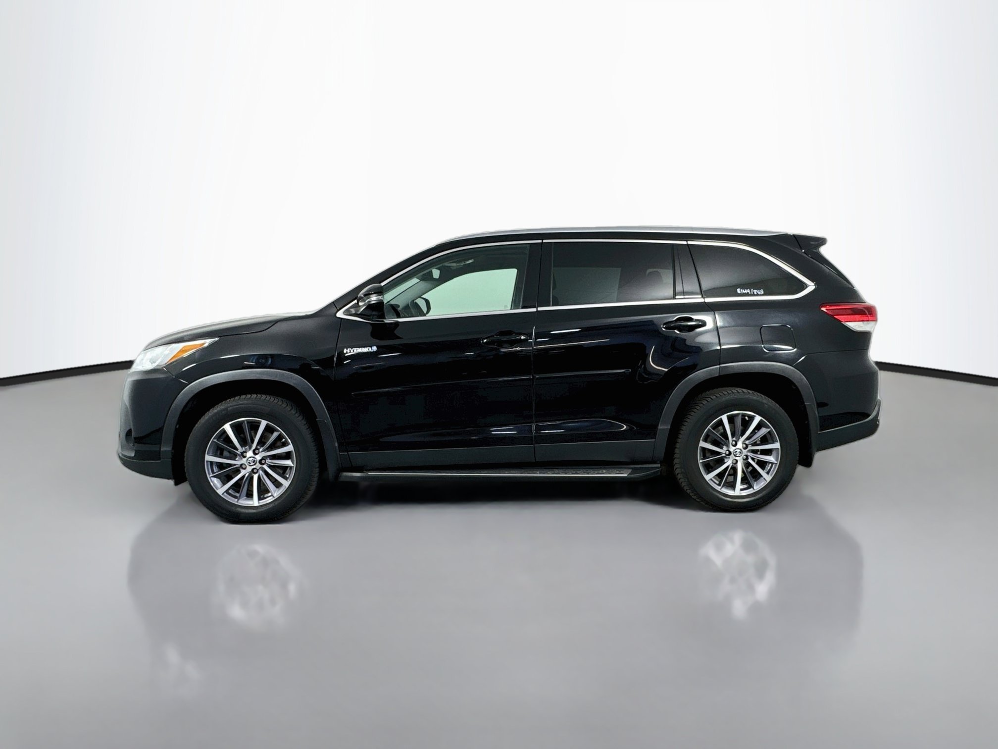 Certified 2019 Toyota Highlander XLE AWD/4WD image 4