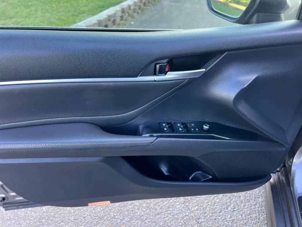 Used 2018 Toyota Camry XSE FWD image 26