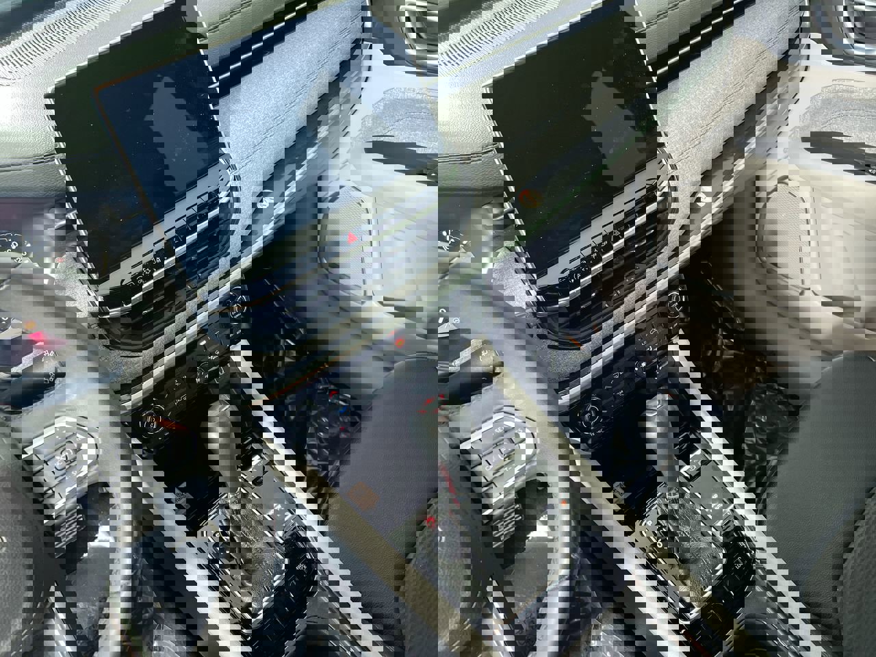 Used 2024 Jeep Compass Latitude image 23