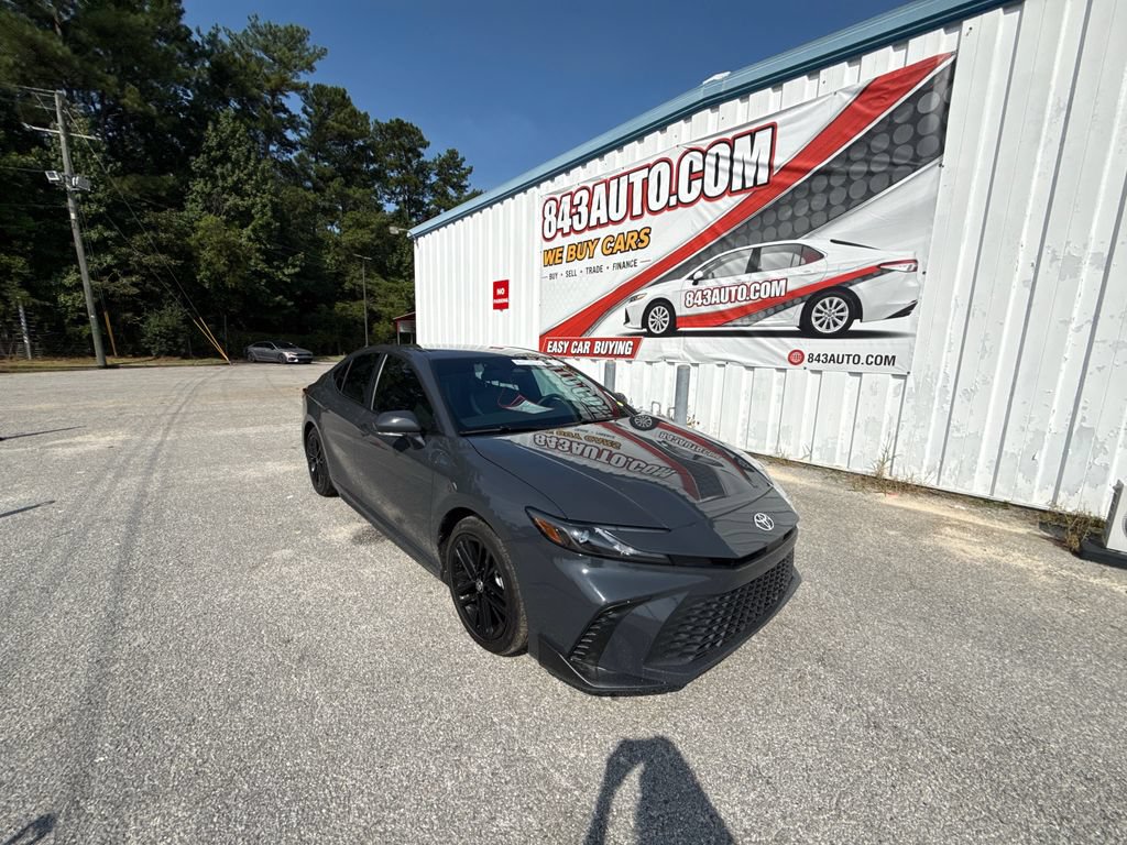 Used 2025 Toyota Camry SE w/ Convenience Package FWD image 1