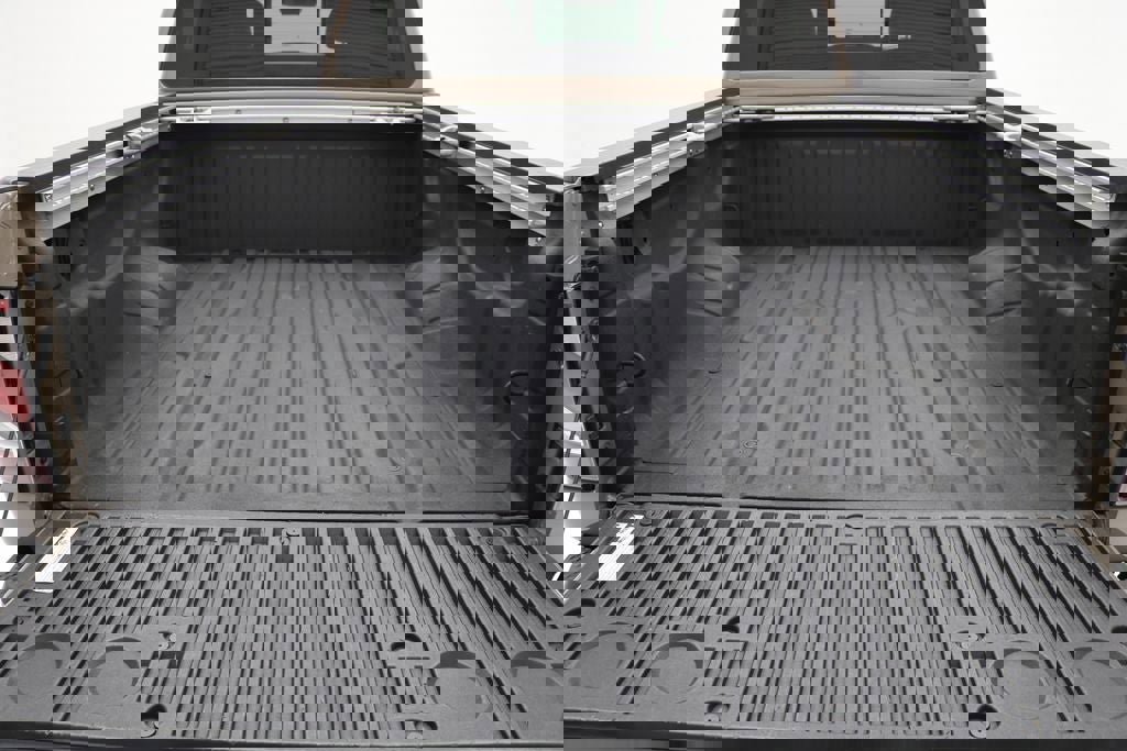 Used 2023 Nissan Titan PRO-4X w/ Pro-4x Convenience Package image 11