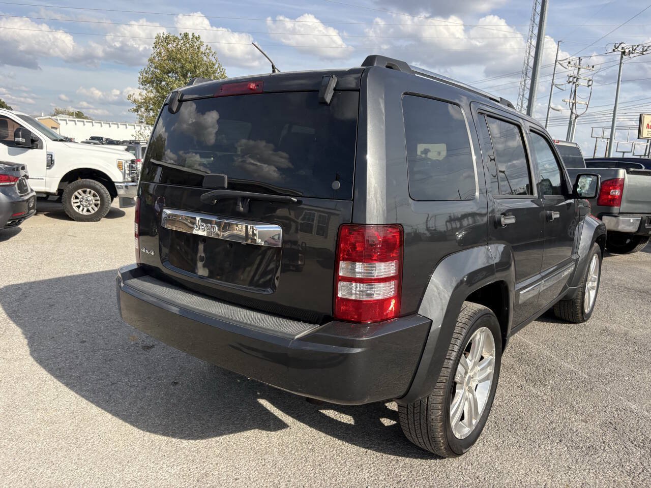 Used 2011 Jeep Liberty Sport AWD/4WD image 7