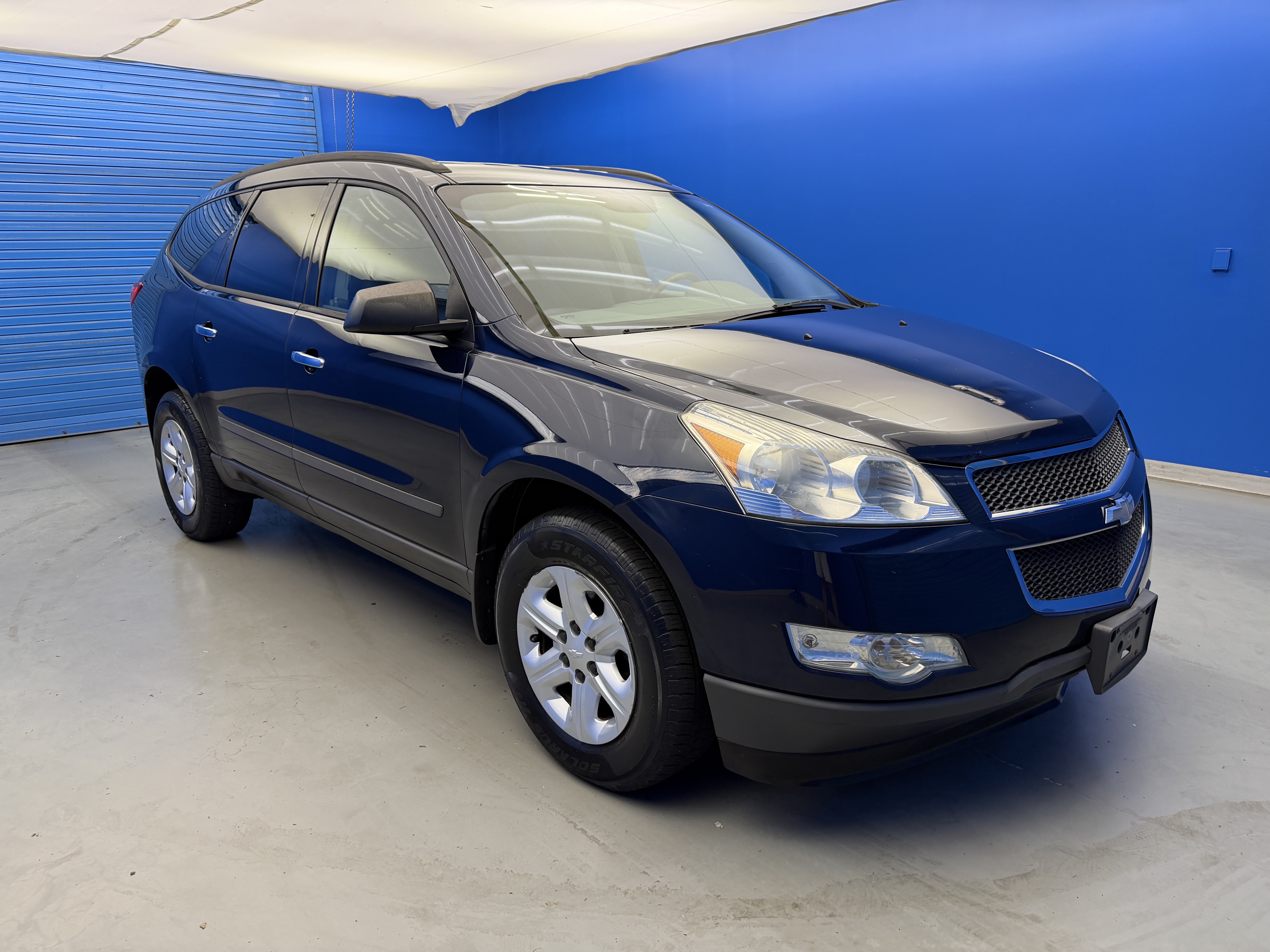 Used 2012 Chevrolet Traverse LS FWD image 2