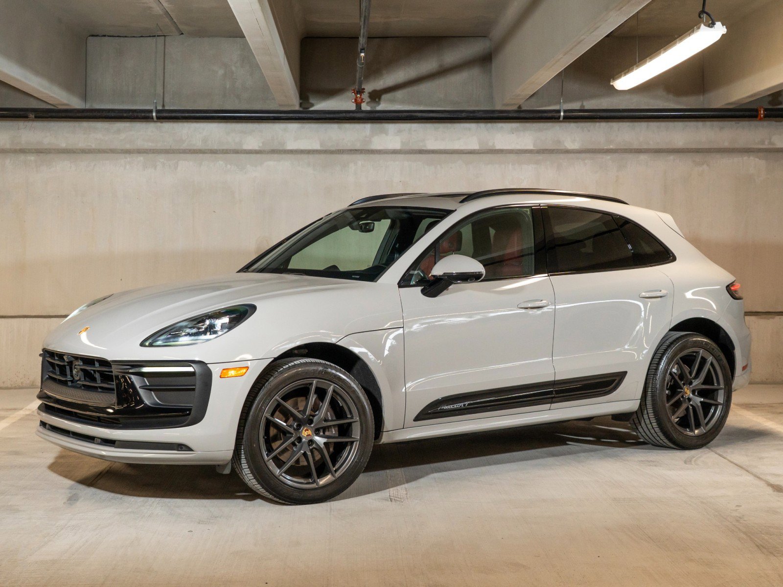 Certified 2023 Porsche Macan Turbo AWD/4WD image 1