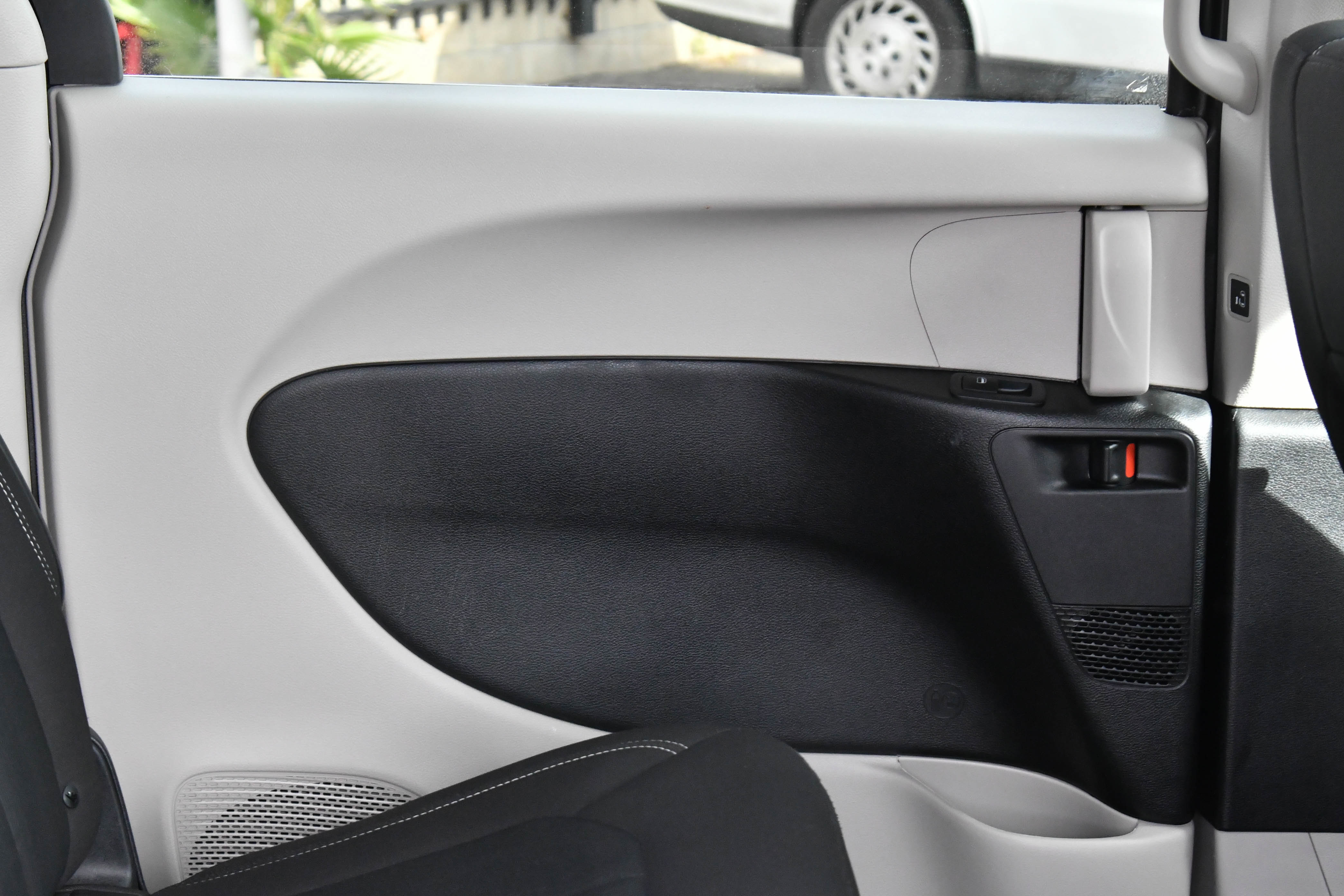 Used 2023 Chrysler Voyager LX FWD image 45