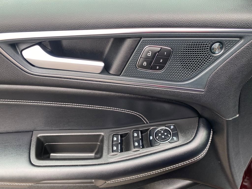 Used 2024 Ford Edge Titanium image 13