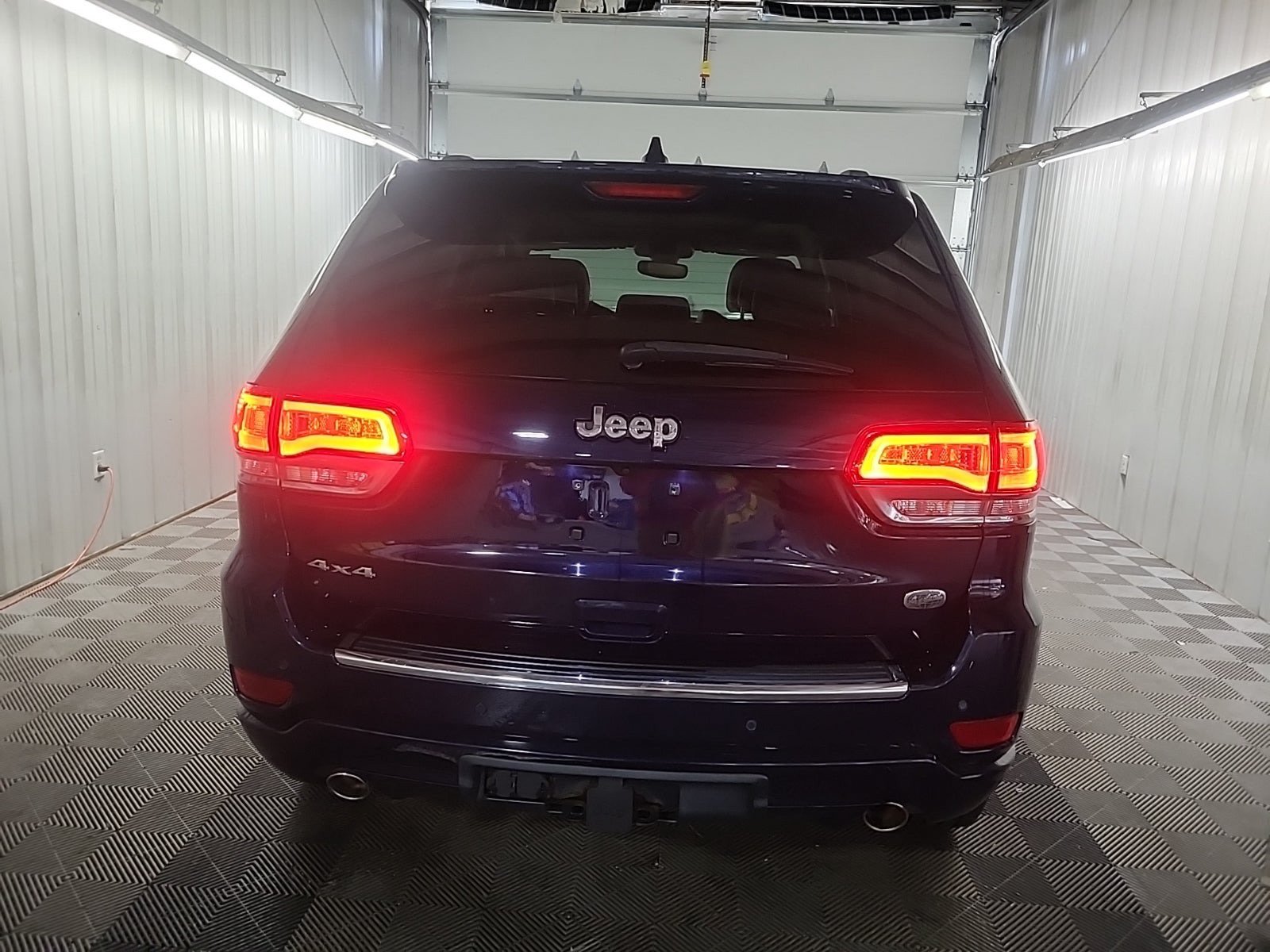 Used 2018 Jeep Grand Cherokee Overland AWD/4WD image 4