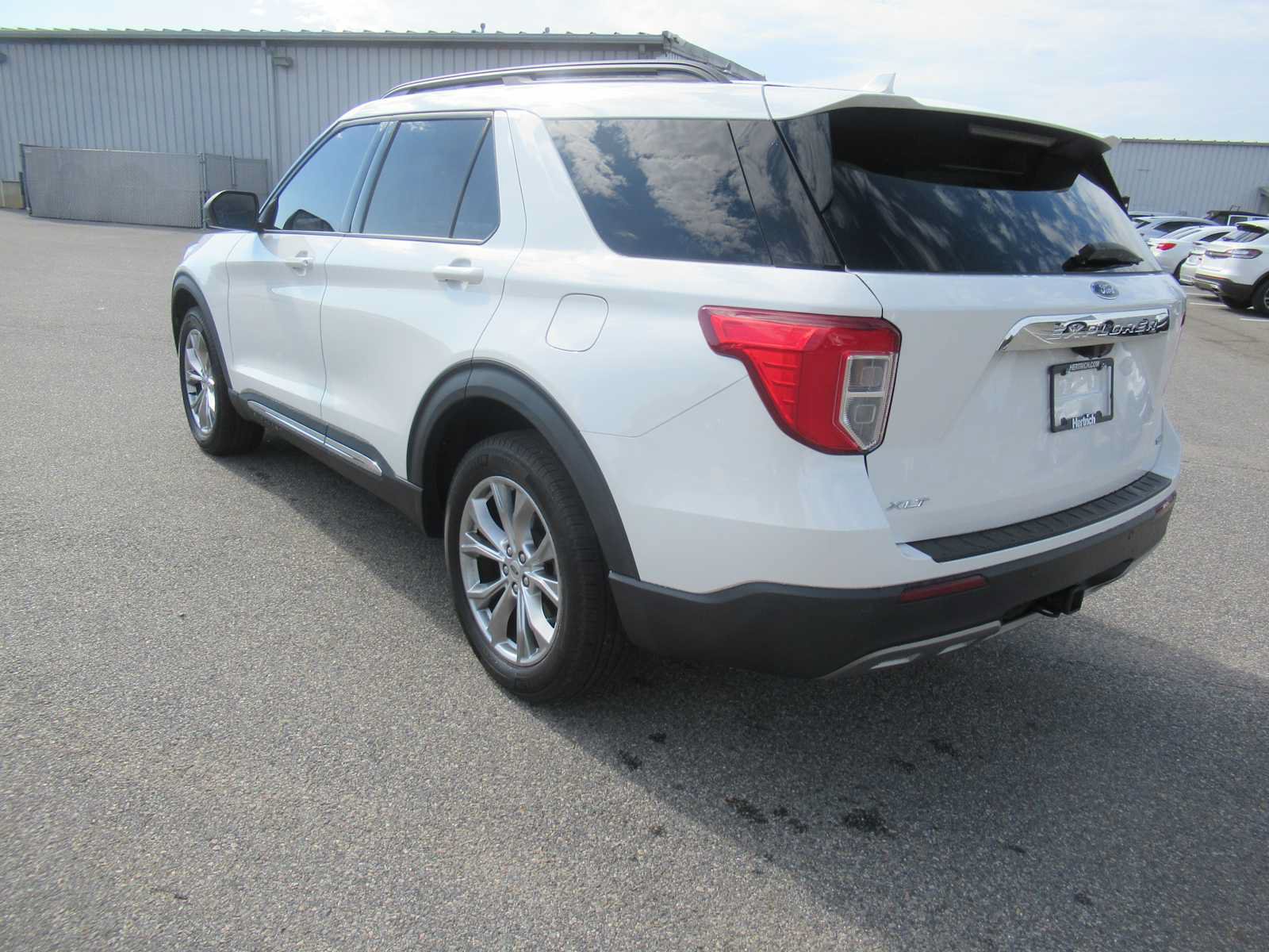 Used 2020 Ford Explorer XLT w/ Equipment Group 202A AWD/4WD image 7