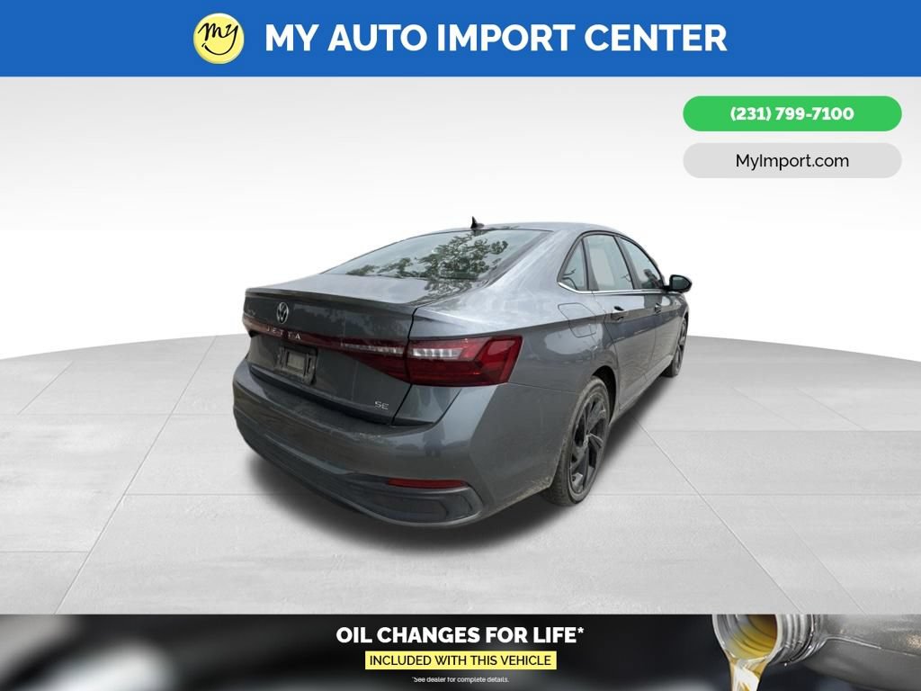 Used 2025 Volkswagen Jetta SE w/ Sunroof Package FWD image 5